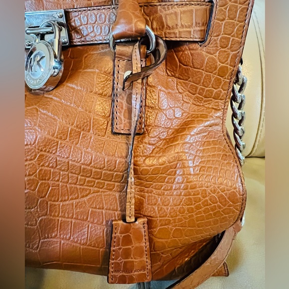 Michael Kors Large lock tote! Croc embellished leather! Rich brown! - Picture 10 of 10
